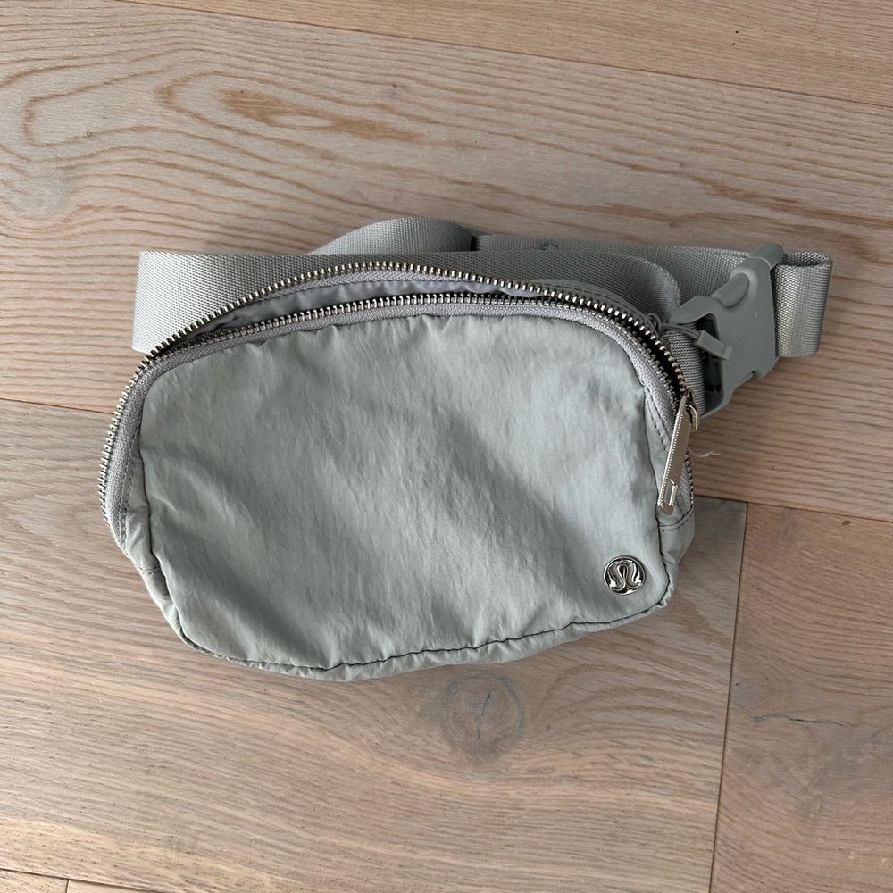Lulu lemon belt bag